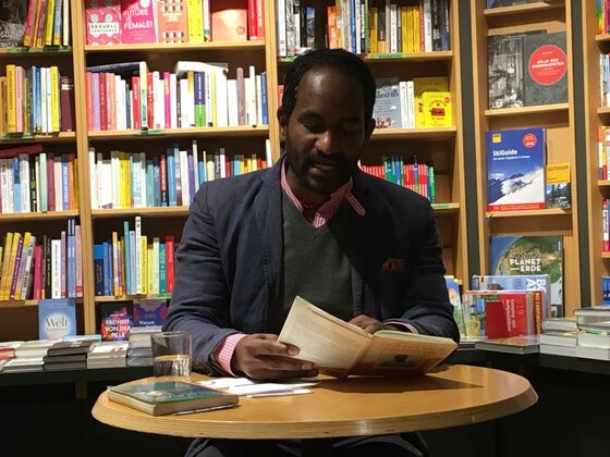 Dr. Umes liest ©Foto: Felix Holland