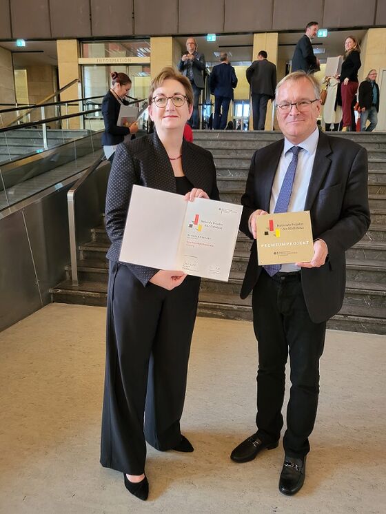 Klara Geywitz, Bundesministerin für Wohnen, Stadtentwicklung und Bauwesen mit OB Andreas Starke ©Foto: Birgit Scheer