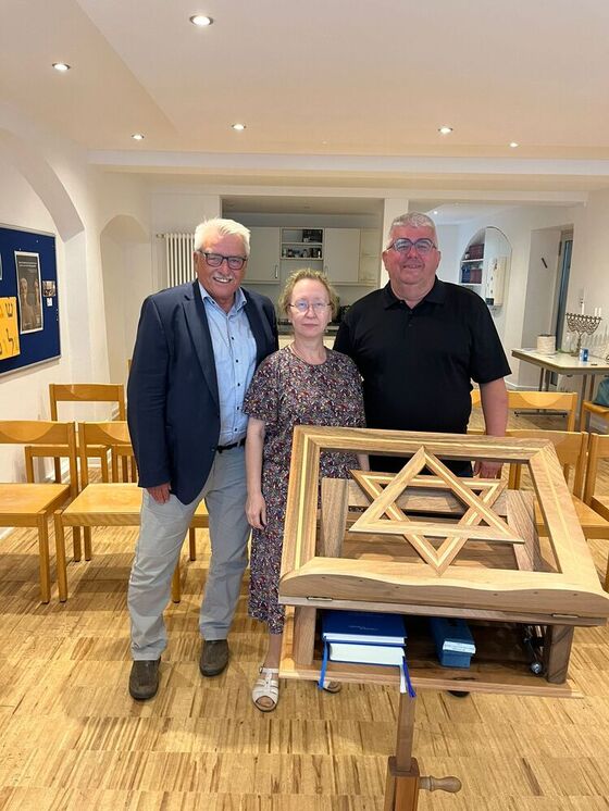 Heinz Kuntke und Wolfgang Metzner mit Rabbinerin Dr. A. Yael Deusel